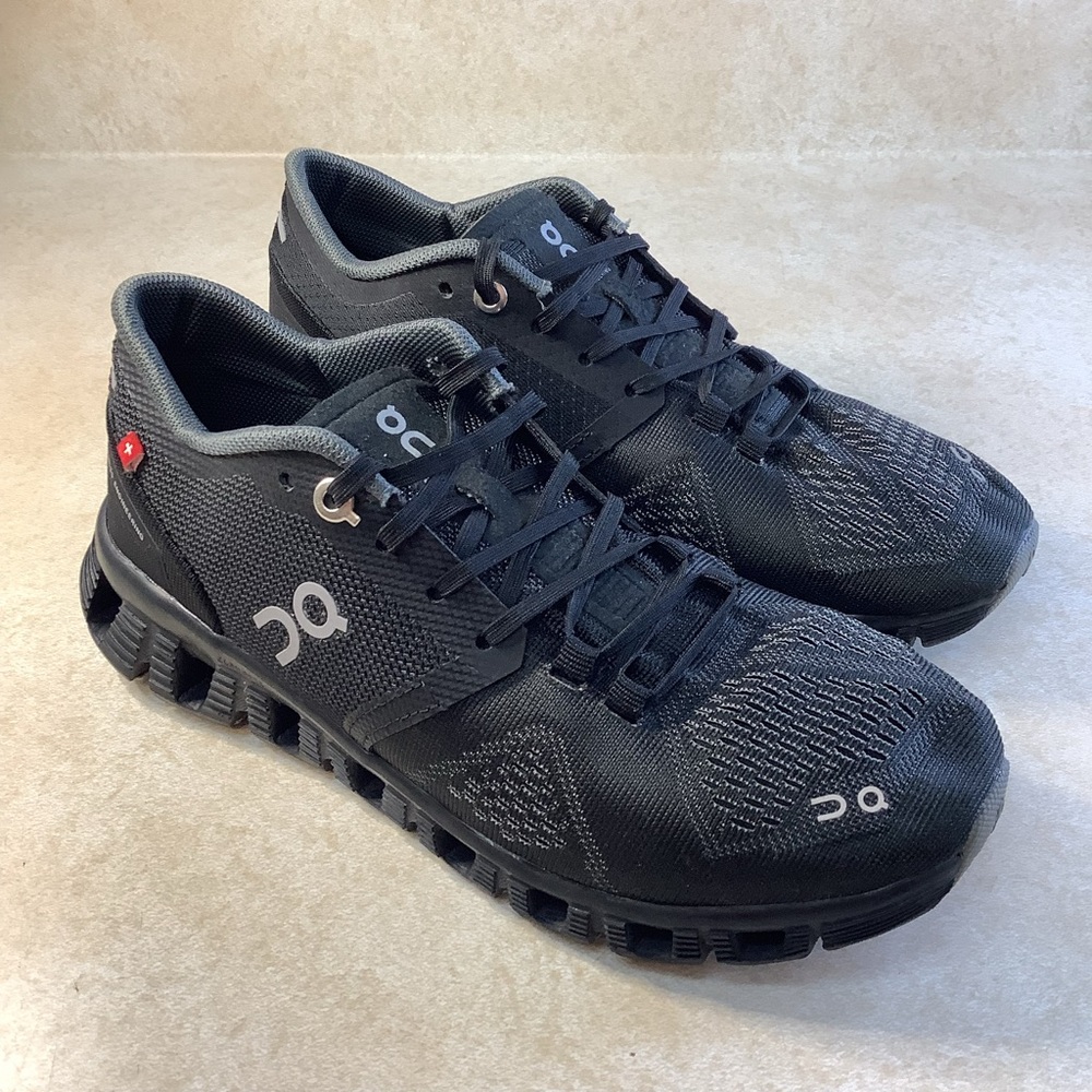 On Clouds X4 Women’s Fitness Training Sneakers Black Size 6 *READ*